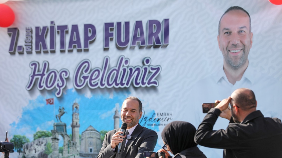 İLİMİZDE GERÇEKLEŞEN KİTAP FUARINA ÖĞRETMEN VE ÖĞRENCİLERİMİZDEN ZİYARET